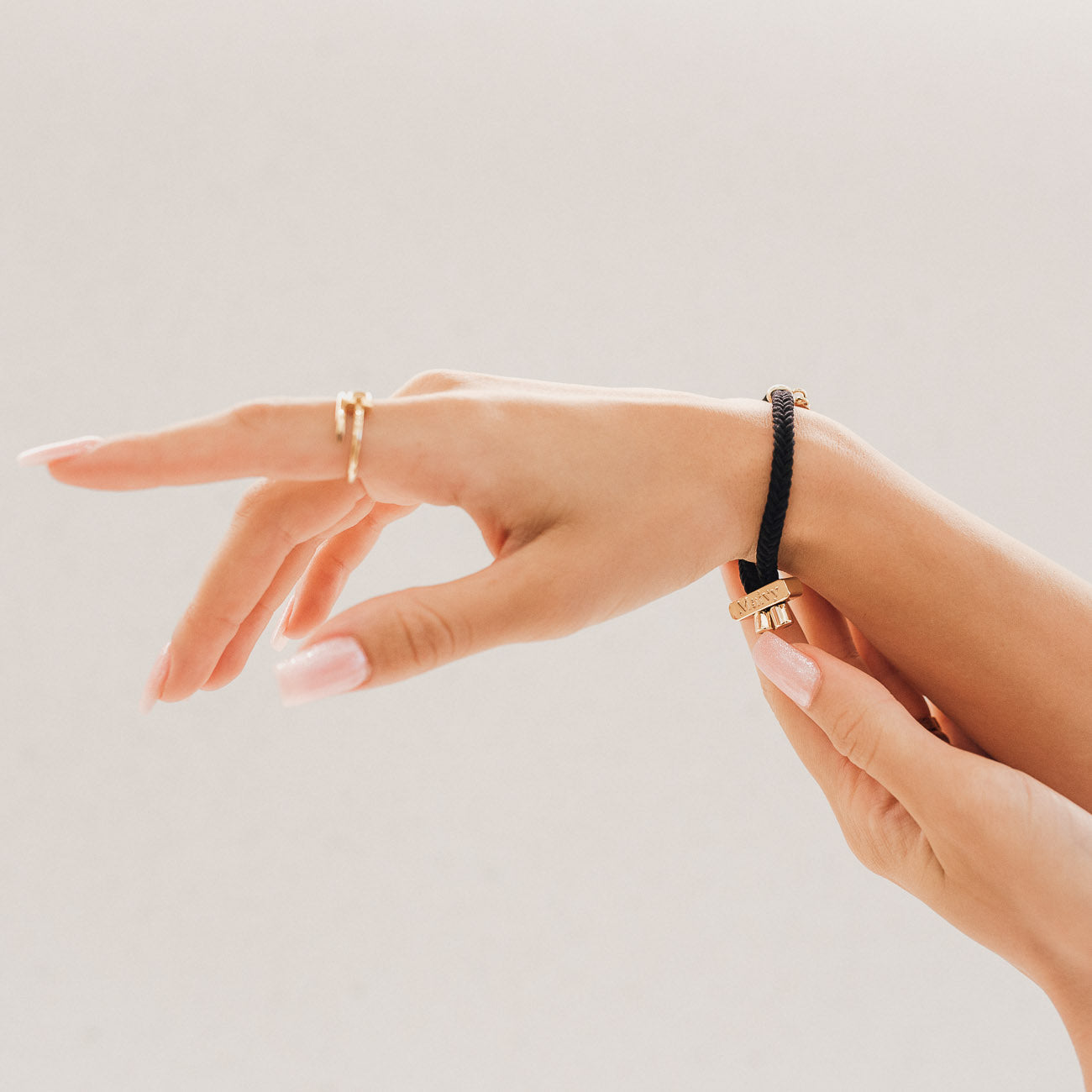Maivy Band - Midnight Black & Gold (Ring)